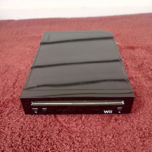 Wii Black Console with New Super Mario Brothers Wii and Music CD - Picture 7 of 14